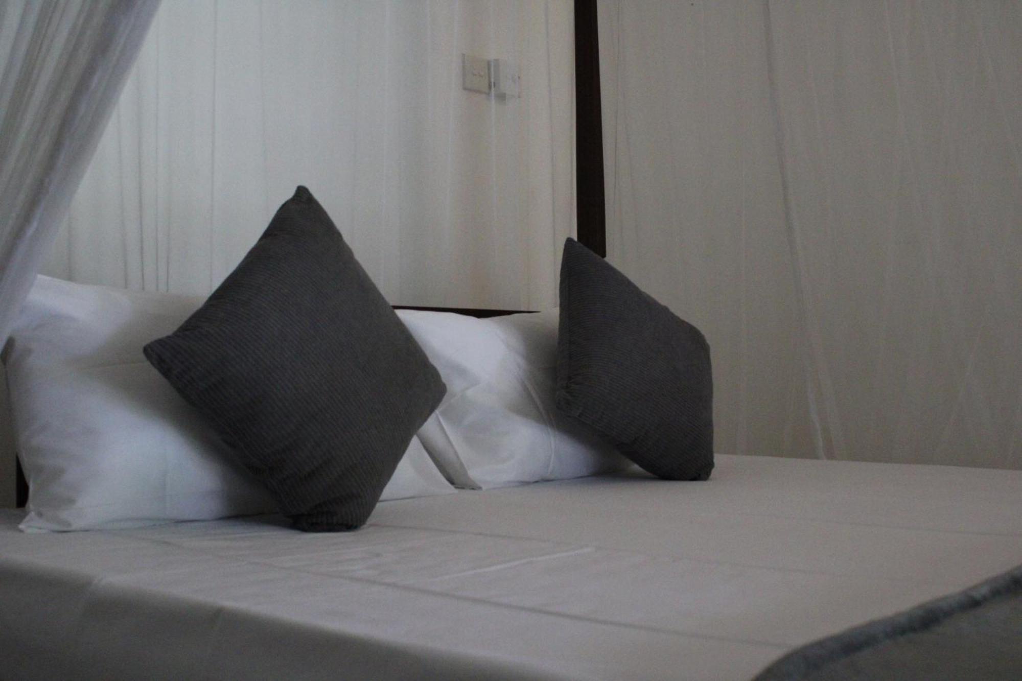 Sun And Surf Rest Ξενοδοχείο Ahangama Εξωτερικό φωτογραφία