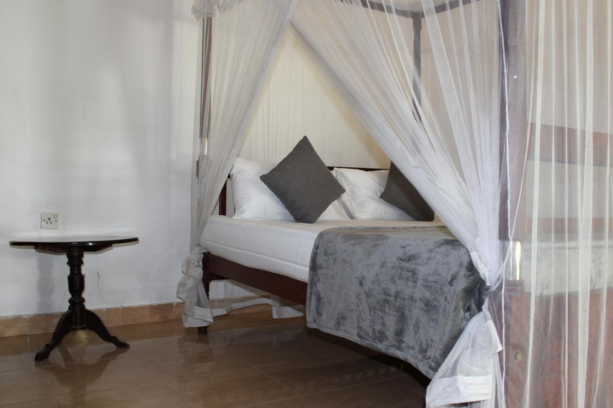 Sun And Surf Rest Ξενοδοχείο Ahangama Εξωτερικό φωτογραφία
