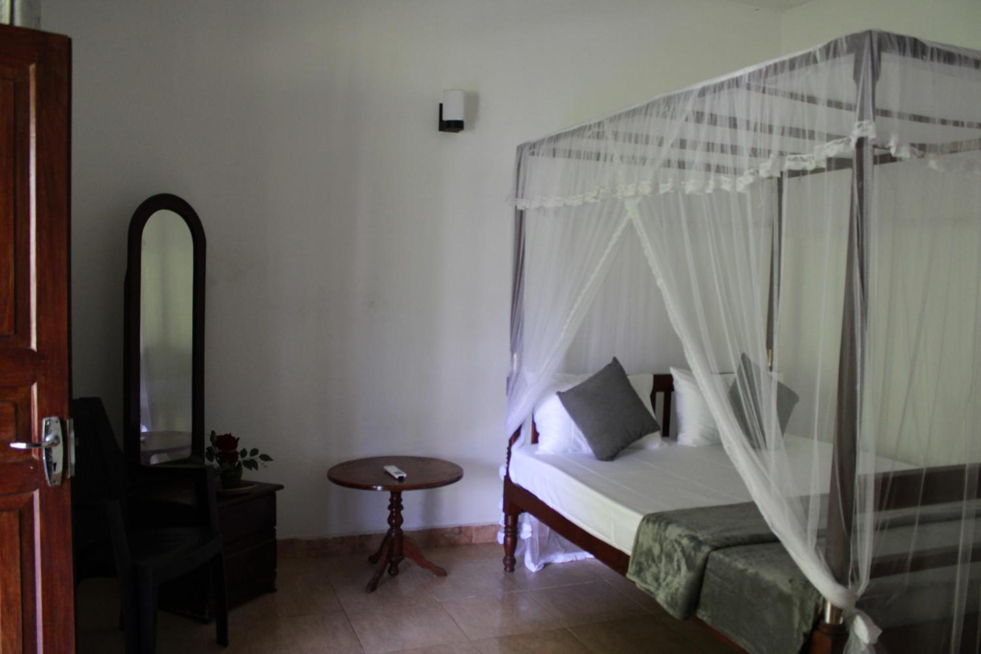 Sun And Surf Rest Ξενοδοχείο Ahangama Εξωτερικό φωτογραφία