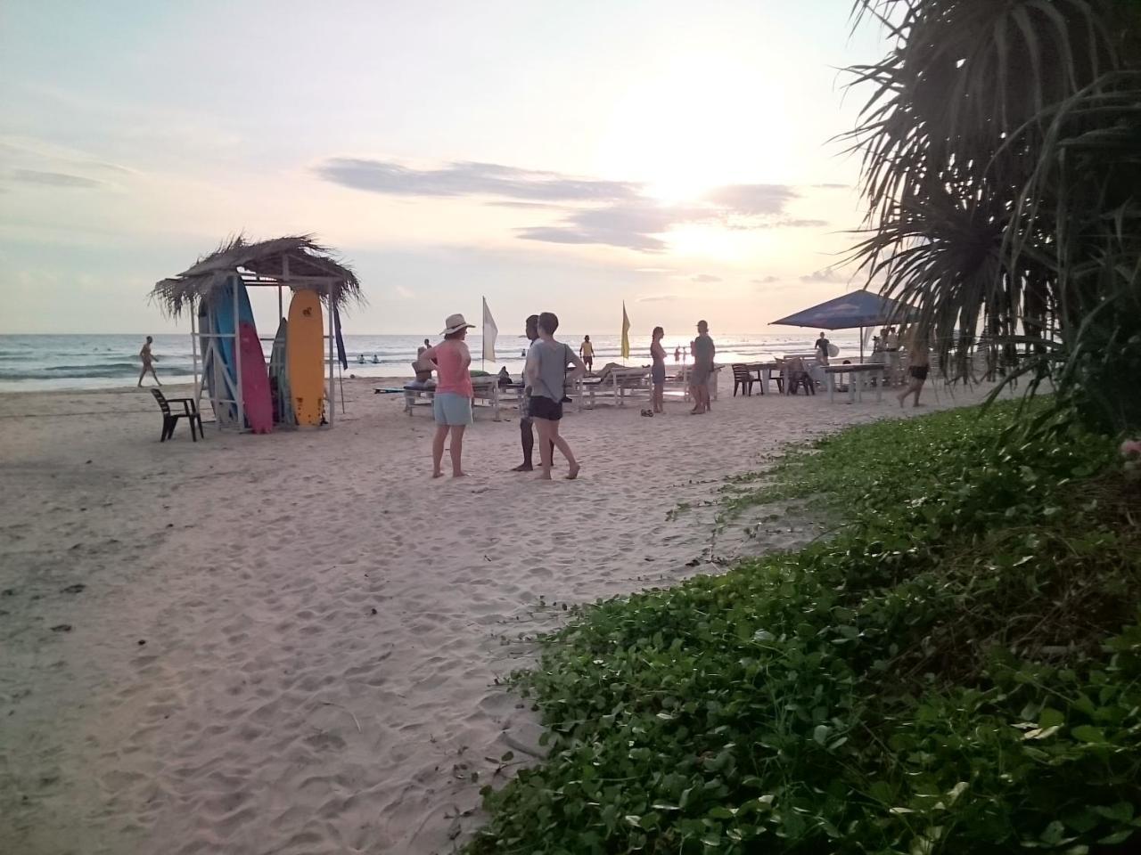 Sun And Surf Rest Ξενοδοχείο Ahangama Εξωτερικό φωτογραφία